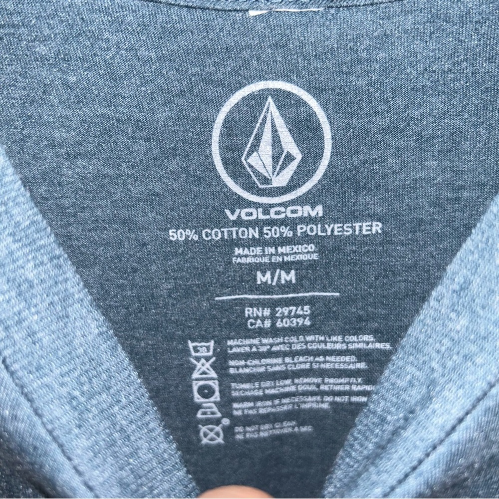 💙Volcom tshirt - Picture 2 of 3